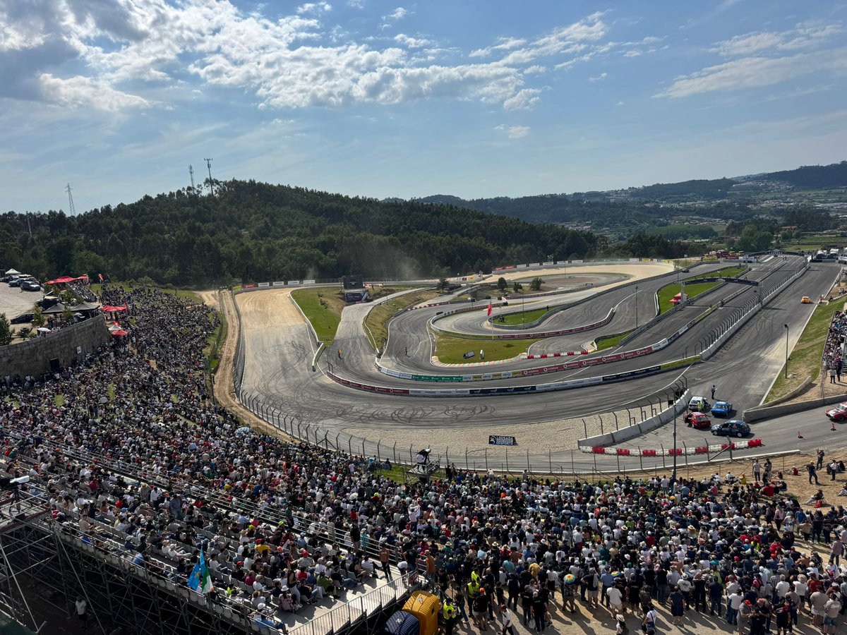 OfficialWRC's tweet photo. The cars are still more than two hours away 🤯

#WRCLive | #WRC | #RallydePortugal https://t.co/LyDUydKg3T