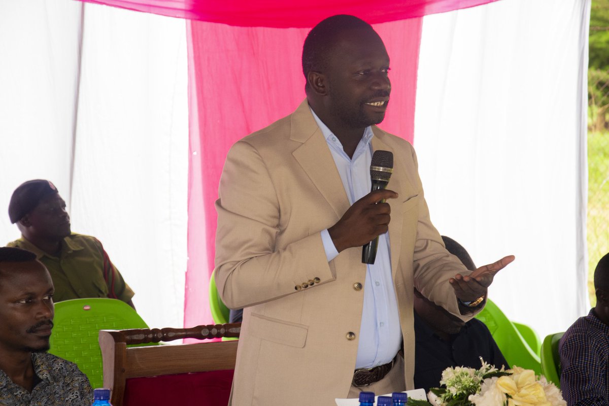 HLudewa's tweet photo. Mkuu wa Wilaya ya Ludewa, Mhe. Olivanus Thomas, ameungana na wauguzi wa Hospitali ya Wilaya ya Ludewa kuadhimisha Siku ya Wauguzi Duniani, iliyofanyika kiwilaya leo tarehe 17 mei 2025 katika viwanja vya hospitali ya wilaya ya ludewa. https://t.co/CURIeAs1YE
