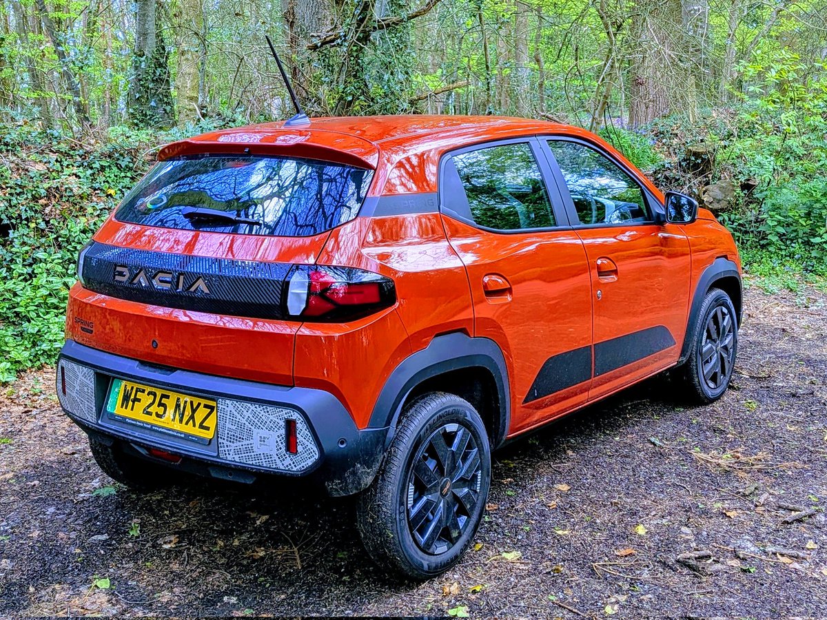 noo78's tweet photo. @sniffpetrol After a decade of 3 Zoes, went shopping for the R5, sadly it's boot is not suitable for us (significantly smaller than the Zoe's), the Spring was parked up beside the R5 demo, saw the big boot, made the purchase. Nearly 2 months in no regrets ⚡👍 https://t.co/UkpFQeE5xP