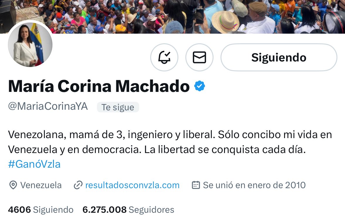 Ayer decía que <a href="/MariaCorinaYA/">María Corina Machado</a> no sabía quién era yo. Hoy me empezó a seguir. Y sí, hay gestos que se sienten. Si antes escribía con empeño, ahora con más convicción. Porque ahora puede leerme. Y que lo sepa: no está sola. Somos muchos. Y seguimos. 
#HastaElFinal
