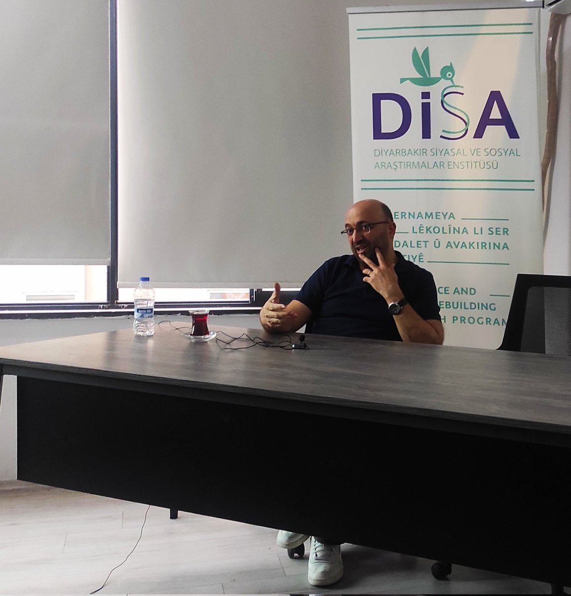 "Yılmaz Güney, Kürt sinemasının öncü ismidir. Bizim kuşağın en büyük şansızlığı, Yılmaz Güney'i çok erken vakitte kaybetmiş olmamızdır."
<a href="/disaenstitu/">Diyarbakır Siyasal ve Sosyal Araştırmalar Enst.</a> 
<a href="/ozkan_cinamed/">Özkan Küçük</a> 
<a href="/yenturkbusra/">Büşra Yentürk</a> 
<a href="/Rojbashfilm/">Rojbash Filmi</a>