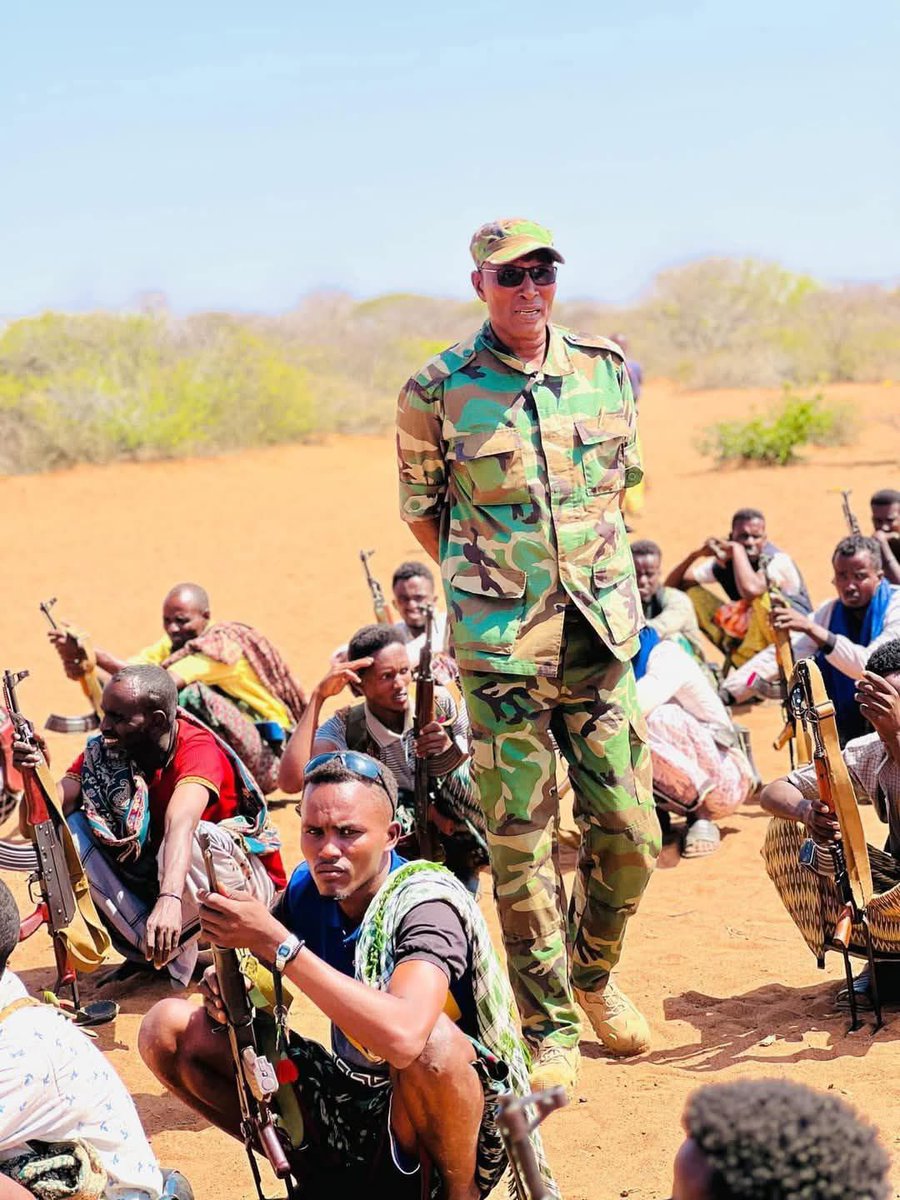 Marka Aan Lahayn Macawisley Iyo Alshabaab Lama Kala Garan Karo Dad Badan Ayaa Nala Yaabana 

Deegaan katirsan gobolka Hiiraan goor dhow waxaa lagu dilau AUN Taliyihii Guutada 26-aad qaybta 27-aad ee ciidanka xoogga dalka G/sare Cabdirahman Xujaale.

Wararka ayaa sheegaya in uu