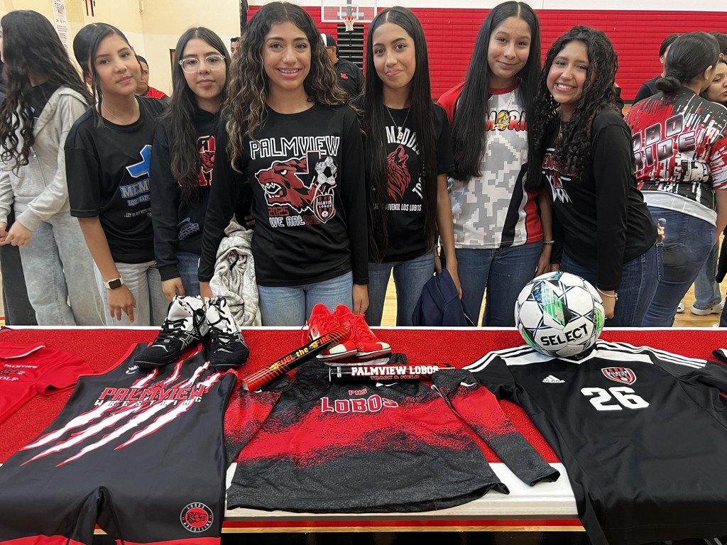 lobo_pride's tweet photo. Huge shoutout to our incoming freshmen from Memorial & Chavez MS who attended our Letter of Intent to the PHS Athletics event! πΊ We're proud to officially welcome you to the Palmview Athletics Familyβyour journey as a Lobo has begun. The future is bright! #FutureLobos #LoboPride https://t.co/VS1ad5bd5t