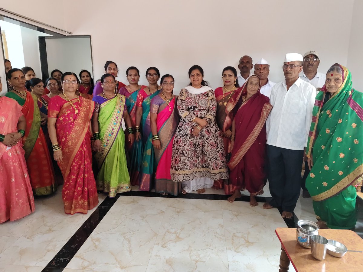 ShashikalaJolle's tweet image. ನಿಪ್ಪಾಣಿ ಮತಕ್ಷೇತ್ರದ ಹಂಚಿನಾಳ ಕೆ.ಎಸ್. ಗ್ರಾಮದಲ್ಲಿ ನಮ್ಮ ಆತ್ಮೀಯರು ಹಾಗೂ ಪಕ್ಷದ ಕಾರ್ಯಕರ್ತರಾದ ಶ್ರೀ ಅಣ್ಣಾಸಾಬ ಕಲಗೊಂಡಾ ಮಂಗಸುಳೆ ಅವರ ಸುಪುತ್ರ ಚಿ.ಸ್ವಪ್ನಿಲ ಅವರ ವಿವಾಹ ಸಮಾರಂಭದಲ್ಲಿ ಭಾಗವಹಿಸಿ,ನವ ವಧು-ವರರ ಬಾಳು ಸುಖ,ಸಂತೋಷದಿಂದ ಕೂಡಿರಲಿ ಎಂದು ಶುಭ ಹಾರೈಸಲಾಯಿತು.
#Nipani #nipanimla #HappyMarriageLife