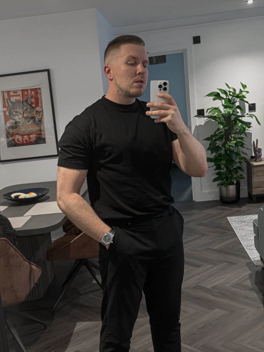 GodDemitri's tweet photo. I feel like draining a wallet dry. Any volunteers? 😈

• findom finD cashmaster male feet • https://t.co/D8heE1pkzB