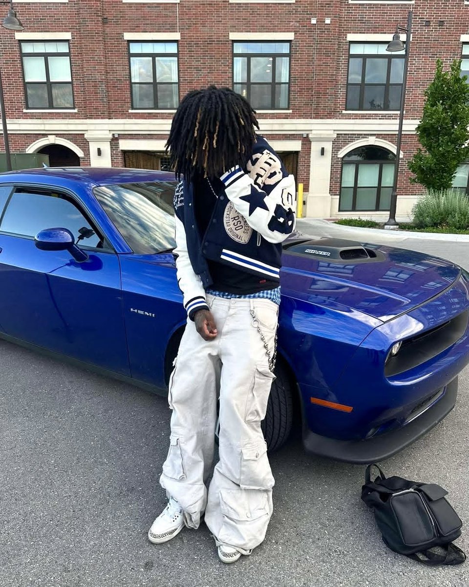 I'm a healthy eater 💯
This week's flyest fits as seen on ya'll ⬅️
More dope drip and trending streetwear outfits 📱