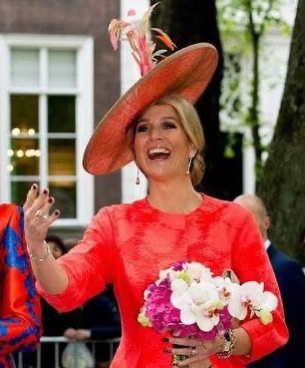 Congratulations to Her Majesty Queen Máxima celebrating her birthday today! 
We wish her lots of luck, love, health and happiness together with her family!

#koninginmaxima #queenmaxima