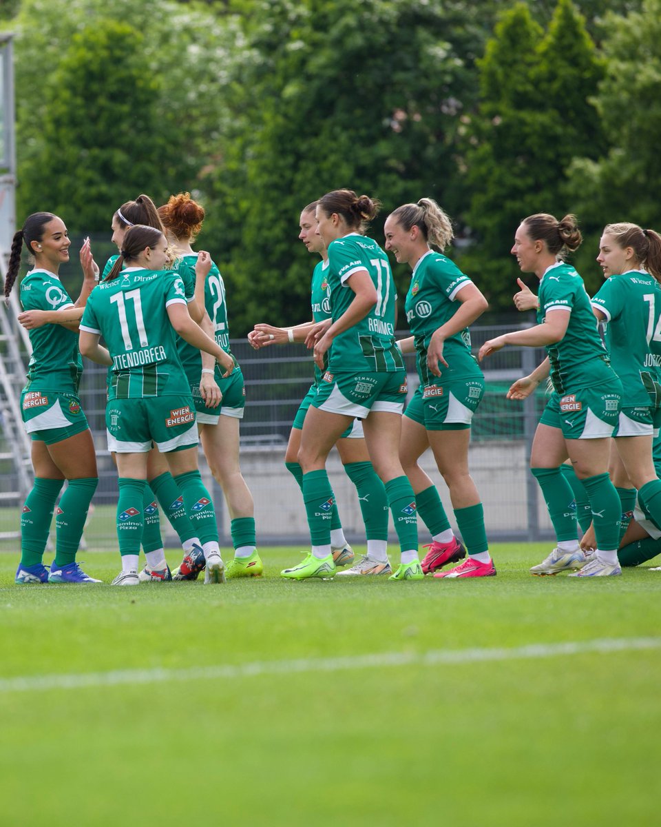 skrapid's tweet photo. Ungeschlagene Meisterinnen! 😎
____________________
FT‘ | #SCRFAC 6:0 | #DieRapid #SCR2025
📷 Chaluk https://t.co/1rOL6JQrEE
