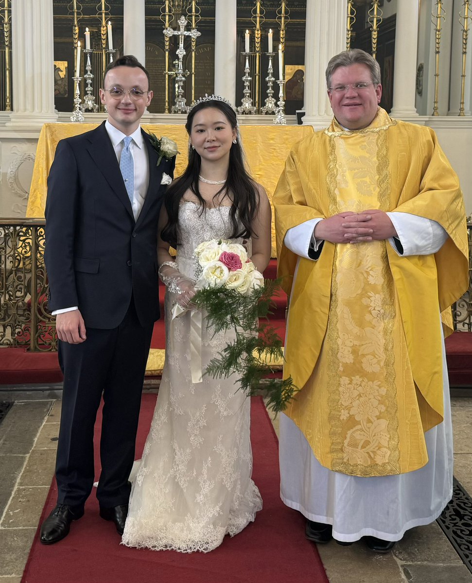 splcoleman's tweet image. Huge congratulations and the assurance of prayers for Bei and Rory married at @GrosvenorChapel in a beautiful Nuptial Mass this afternoon.