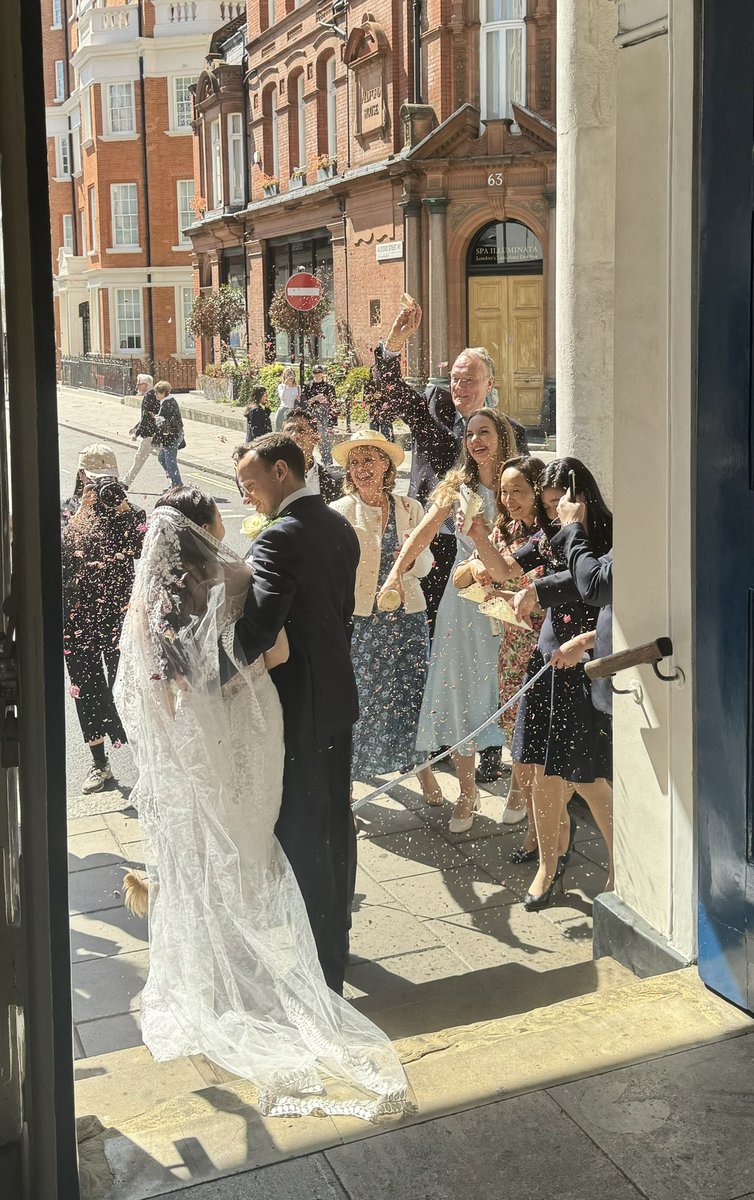 splcoleman's tweet image. Huge congratulations and the assurance of prayers for Bei and Rory married at @GrosvenorChapel in a beautiful Nuptial Mass this afternoon.