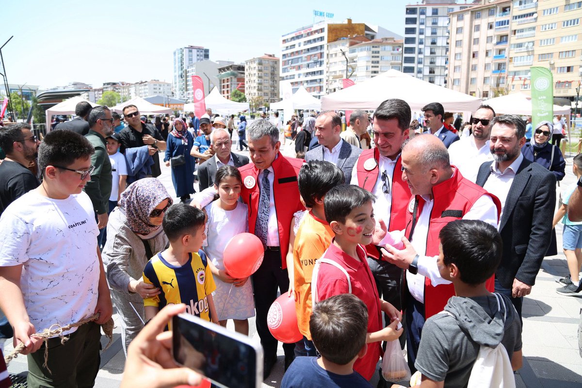 📍Elazığ

Türkiye Geleneksel Spor Dalları Federasyonu olarak Elazığ’daki etkinlik alanımızda hem eğlendik hem öğrendik. Geleneksel oyunlar alanımızda bizleri ziyaret eden Elazığ Valimiz Sn. Numan Hatipoğlu’na, Elazığ Belediye Başkanımız Sn.Şahin Şerifoğulları’na, İl
