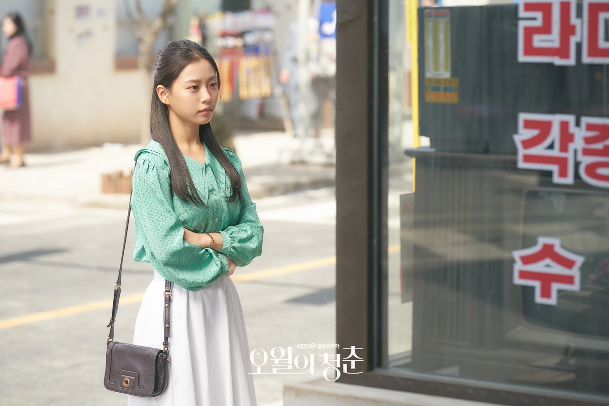yedamgo's tweet photo. Q: On a day like today, what character's name comes to mind?

#GoMinsi: Obviously, it's Myunghee. When it's May, I think of #YouthOfMay. I'm sure it's not just me, but everyone who worked on the show. It's especially true on rainy days. Those who have watched will understand. https://t.co/HLEBxs5djS