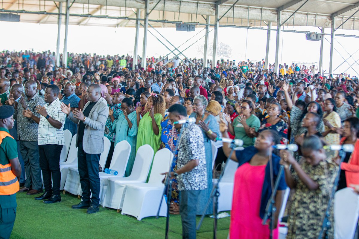 mwamposalive's tweet photo. Watu wengi wanapo ajiriwa sehemu wengi wanawaza kuiba. Acha kuwaza mawazo ya kuiba waza kutengeneza na utafanikiwa sana .

Wengi wakiajiriwa akiwa kwenye ajira huwa anaamka asubuhi sana ili kuwahi kazini ilimradi asifukuzwe. Baadae akifungua kazi yake anachelewa kwenda kufungua anaamka saa 4 asubuhi. Inaonyesha kuwa kwenye ajira ulikua mtumwa, nakushauri ile bidii uliyokuwa nayo wakati umeajiriwa ndio bidii ileile izidi zaidi katika kazi zako utafanikiwa sana  ukiijua hii mbinu.