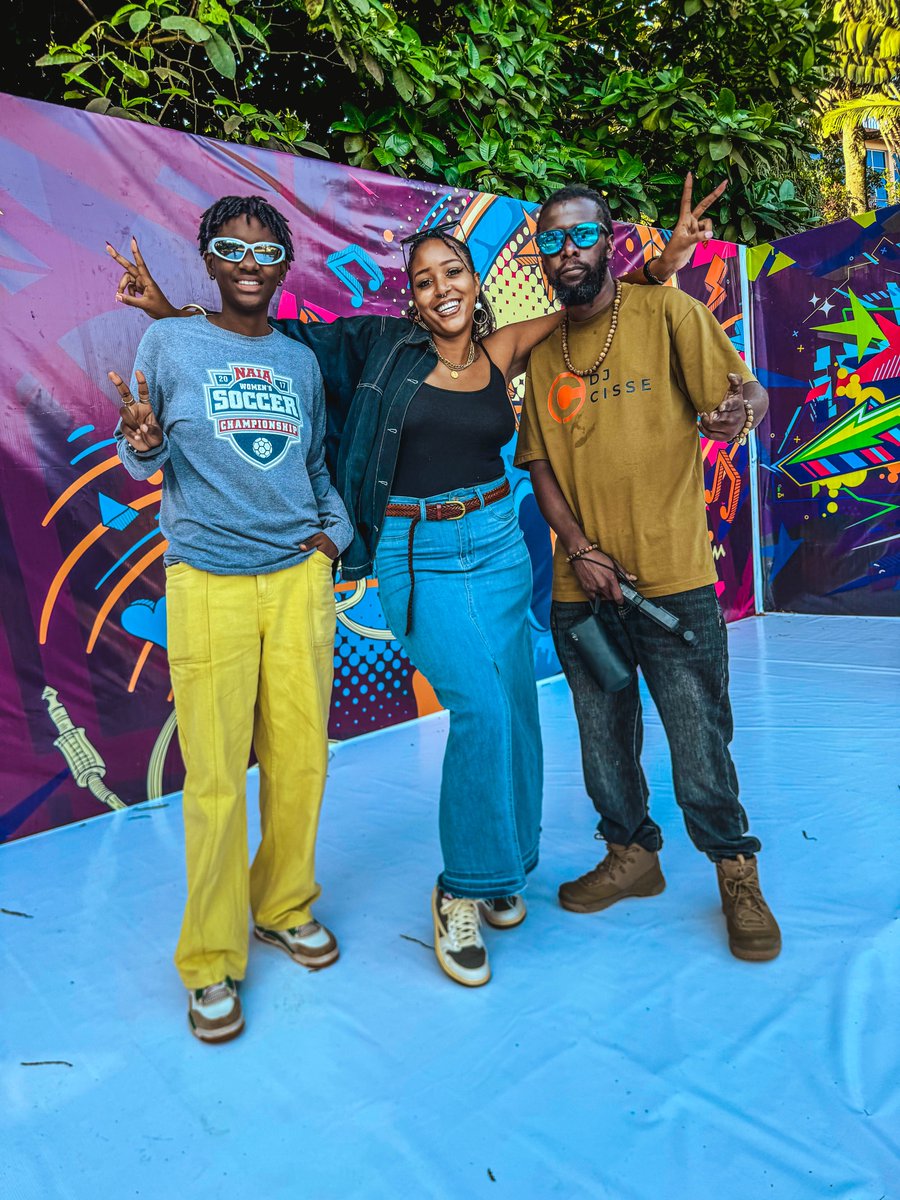 XfmUG's tweet photo. The People 
@cissethedeejay @iamguhiiiiiii 

#TodaysHitMusic #XFM #YoFavoriteX #PianoRave https://t.co/zomxBkQM9e