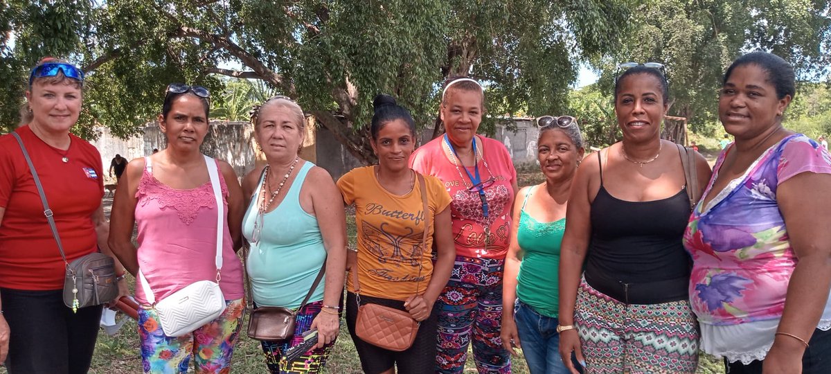 OnixMu's tweet photo. Hermosa mañana de sábado en la comunidad "Felicidad",del consejo popular Acosta del municipio #DiezdeOctubre, docentes de la primaria" Silva",la subdirectora General de Educaciòn,Jefa del Departamento AEE,el INDER y PETH https://t.co/cG78yjkMbg