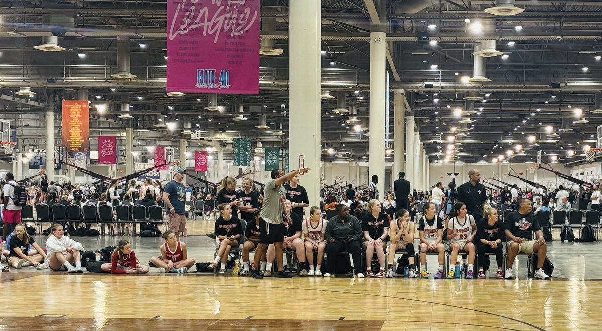 TBWexposure's tweet photo. The support is just different over here… and it’s BEEN THIS WAY!!! https://t.co/tIby6AWDF3