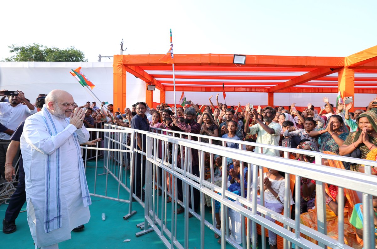AmitShah's tweet photo. पेथापुर (गांधीनगर) में नवनिर्मित प्राथमिक आरोग्य केंद्र का लोकार्पण कर क्षेत्रवासियों को समर्पित किया। यह आरोग्य केंद्र पेथापुरवासियों को सहज, सुलभ और किफायती स्वास्थ्य सुविधाएं प्रदान कर मोदी जी के ‘स्वस्थ भारत’ के संकल्प की दिशा में एक कल्याणकारी सिद्ध होगा।

પેથાપુર (ગાંધીનગર)માં નવનિર્મિત પ્રાથમિક આરોગ્ય કેન્દ્રનું ઉદ્ઘાટન કર્યું અને વિસ્તારની જનતાને સમર્પિત કર્યું. આ આરોગ્ય કેન્દ્ર પેથાપુરના લોકોને સહજ, સુલભ અને સસ્તી આરોગ્ય સુવિધાઓ પૂરી પાડીને મોદીજીના 'સ્વસ્થ ભારત'ના સંકલ્પની દિશામાં કલ્યાણકારી સાબિત થશે.