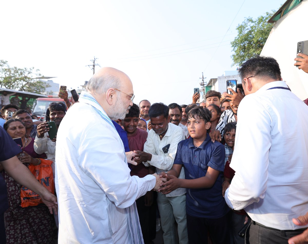 AmitShah's tweet photo. पेथापुर (गांधीनगर) में नवनिर्मित प्राथमिक आरोग्य केंद्र का लोकार्पण कर क्षेत्रवासियों को समर्पित किया। यह आरोग्य केंद्र पेथापुरवासियों को सहज, सुलभ और किफायती स्वास्थ्य सुविधाएं प्रदान कर मोदी जी के ‘स्वस्थ भारत’ के संकल्प की दिशा में एक कल्याणकारी सिद्ध होगा।

પેથાપુર (ગાંધીનગર)માં નવનિર્મિત પ્રાથમિક આરોગ્ય કેન્દ્રનું ઉદ્ઘાટન કર્યું અને વિસ્તારની જનતાને સમર્પિત કર્યું. આ આરોગ્ય કેન્દ્ર પેથાપુરના લોકોને સહજ, સુલભ અને સસ્તી આરોગ્ય સુવિધાઓ પૂરી પાડીને મોદીજીના 'સ્વસ્થ ભારત'ના સંકલ્પની દિશામાં કલ્યાણકારી સાબિત થશે.