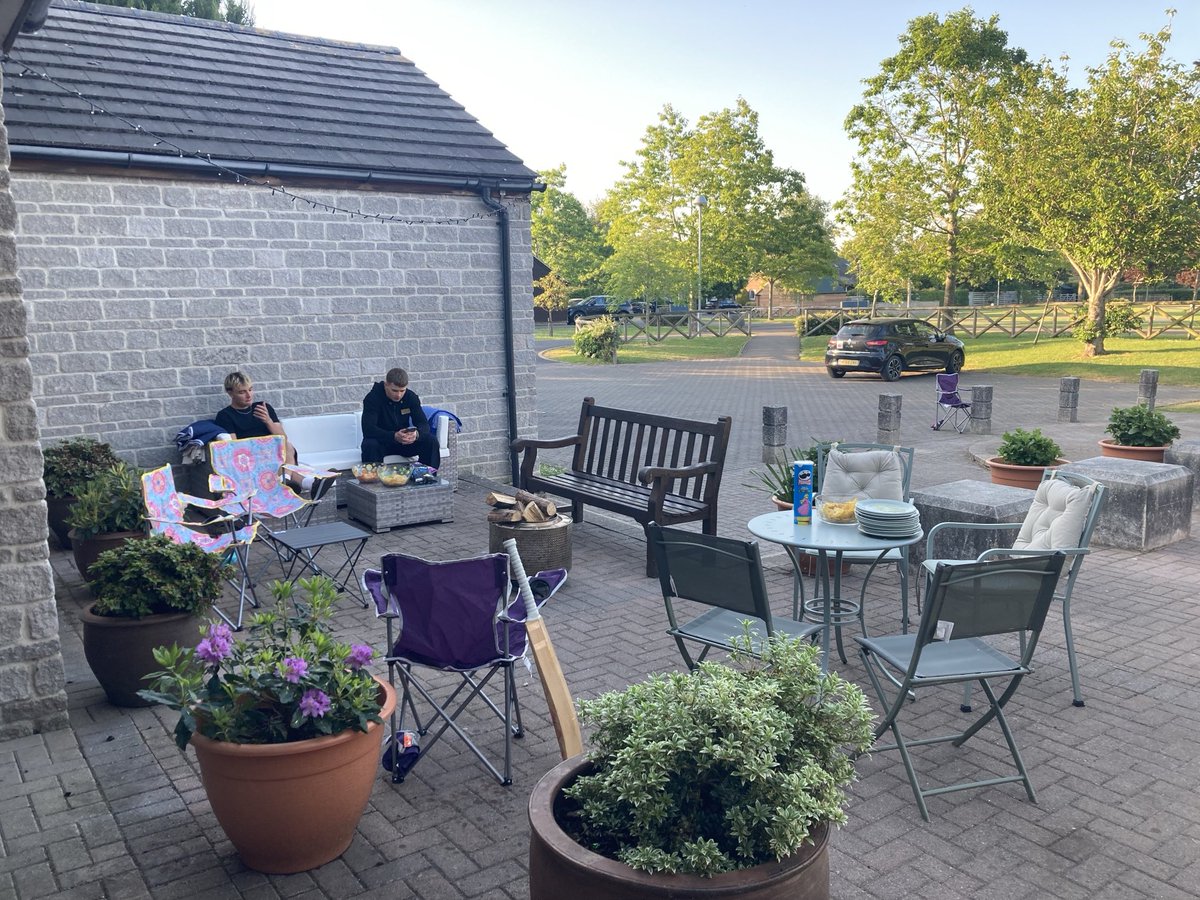 EtonhurstHouse's tweet photo. Beautiful night for our U6 leavers get together #makingmemoires π¦
π€©π€©ππππ https://t.co/N2PDb7wzQJ