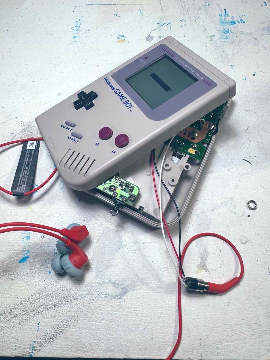 LifeandCrafts22's tweet photo. ゲームボーイ&amp;ゲームボーイカラーの音質向上化
ノイズが消えて大変聴きやすい https://t.co/ZM0cxY0BzY