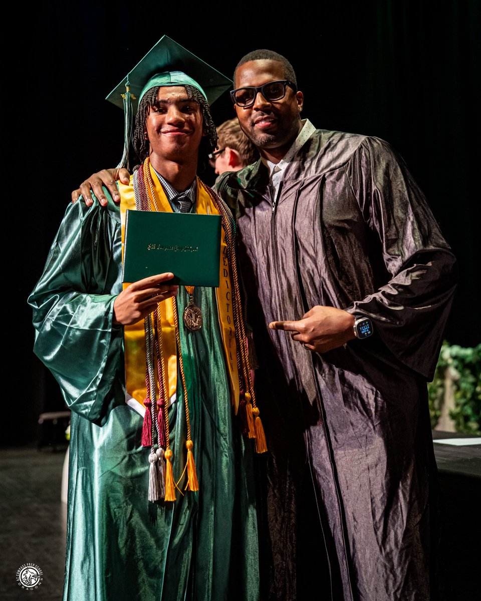 SkylineEd's tweet image. You did it, Class of 2025! We’re so proud of all you’ve accomplished 💚🎓🎉