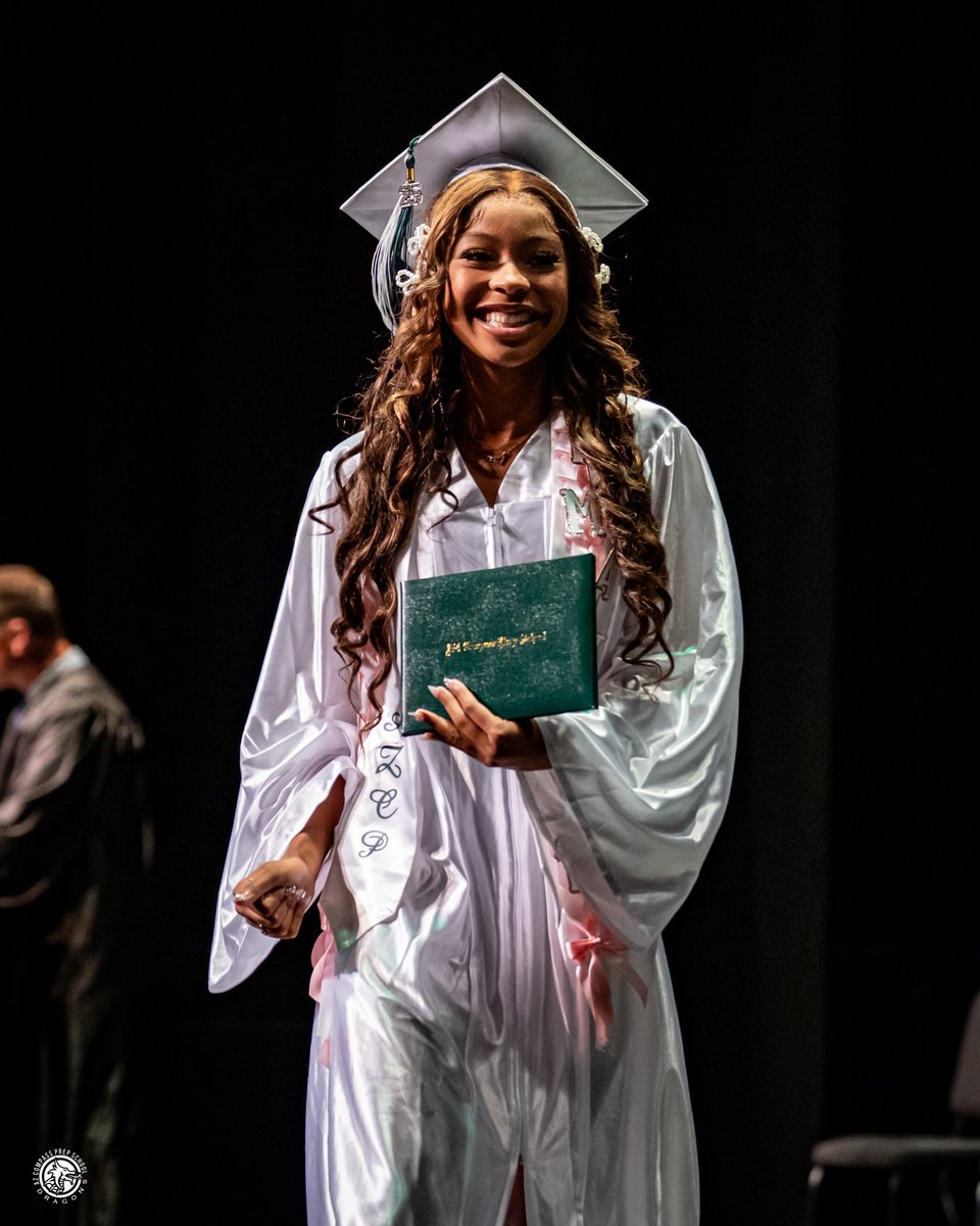 SkylineEd's tweet image. You did it, Class of 2025! We’re so proud of all you’ve accomplished 💚🎓🎉