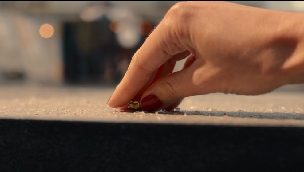 DougTheWhat's tweet photo. Okay so judging by the matching dark red fingernails my theory is that this Rani goes back in time to pick up the master's tooth to rebirth the master. Thus creating the unholy trinity of: the Doctor, the Master and the Rani, hence why Michelle Gomez has been at the DW premieres https://t.co/6YDtuffjGD