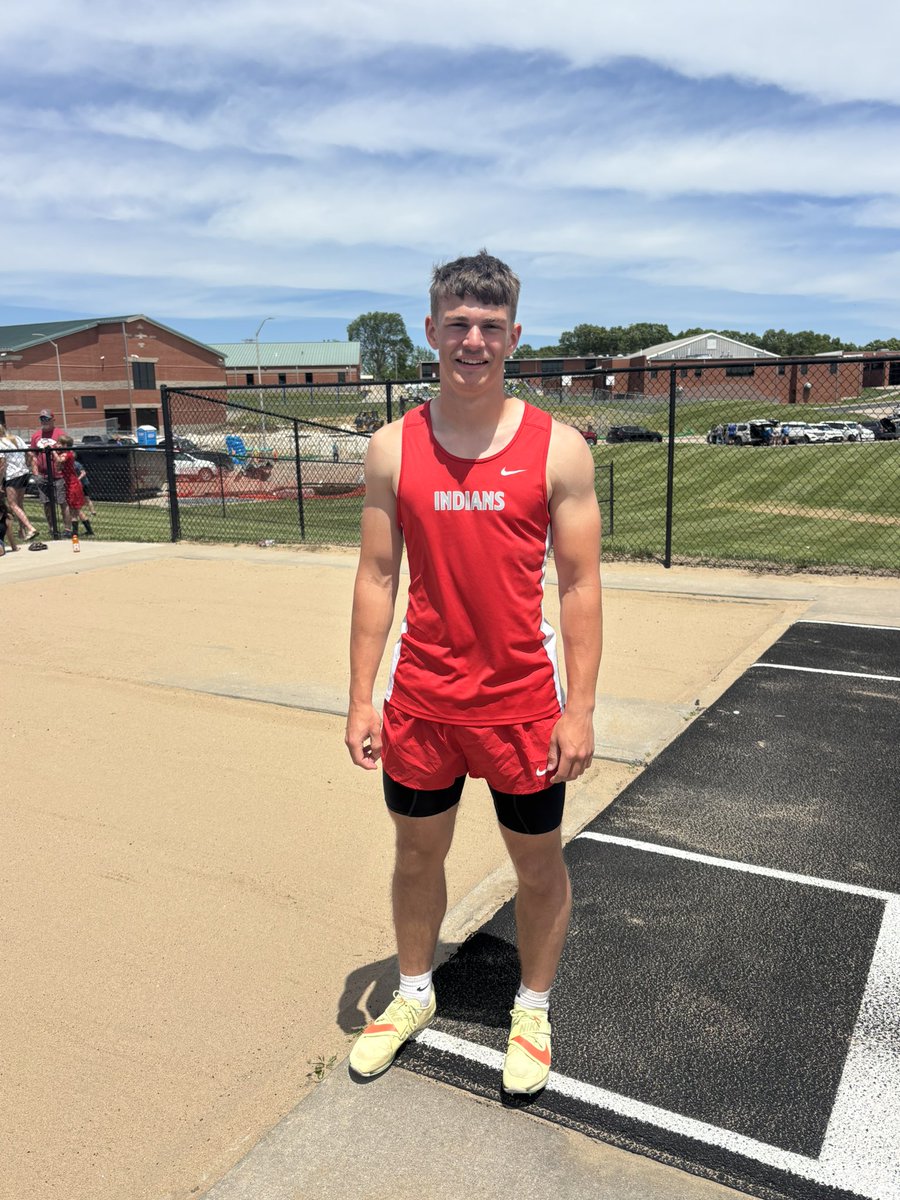 BethelJaden's tweet photo. Brennan Fuller jumped 6.23 in long jump which got him 2nd place at sectionals and will advance him to the state meet next weekend! @ChrisDuerr https://t.co/xEKEzMLhnt