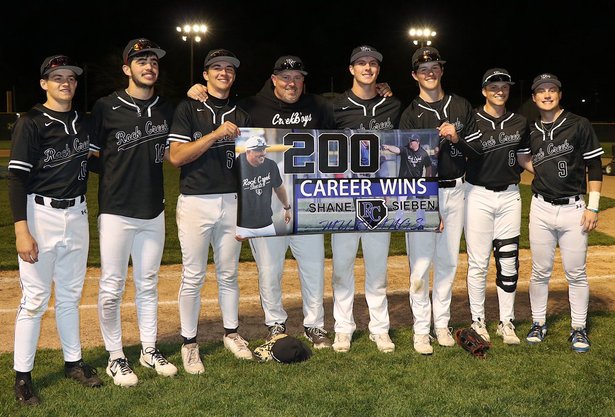 Congratulations to our 7 outstanding seniors on this special day in their lives! You have all had a tremendous impact on our coaching staff, our program, and our school. We are unbelievably proud of you! ❤️ 🧑‍🎓