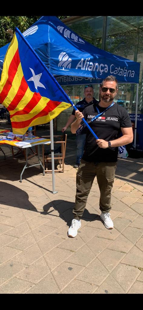Per aquells que diuen que no es veuen prou estelades a les nostres parades. Us va bé així? 😉
<a href="/BLlobregatAC_S/">Aliança Catalana - Baix Llobregat Sud</a>
<a href="/CatalunyaAC/">Aliança Catalana</a>
#SalvemCatalunya 
#SalvemBsixLlobregat