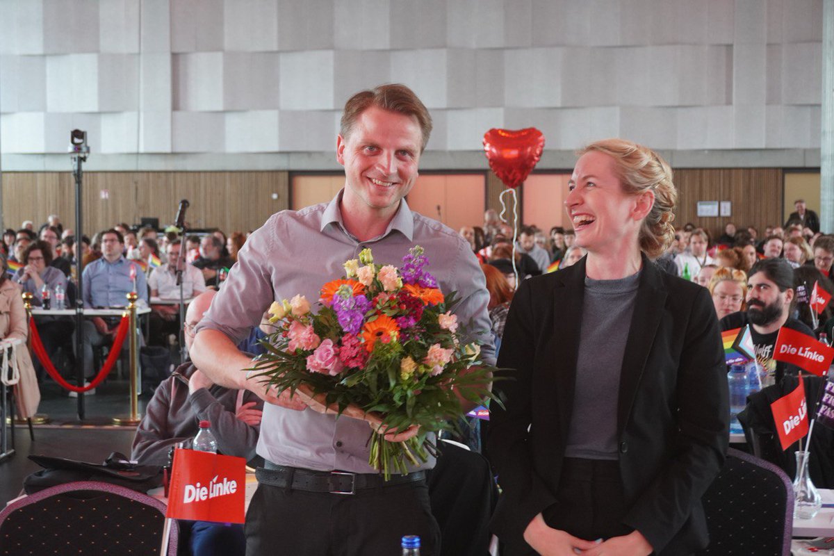 Die Linke Berlin (@dielinkeberlin) on Twitter photo "Eine rote Metropole, das ist unser Auftrag und den nehmen wir an!" <a href="/Max__Schirmer/">Maximilian Schirmer</a> ist unser alter neuer Landesvorsitzender! #linkelpt 🚩 "Eine rote Metropole, das ist unser Auftrag und den nehmen wir an!" <a href="/Max__Schirmer/">Maximilian Schirmer</a> ist unser alter neuer Landesvorsitzender! #linkelpt 🚩