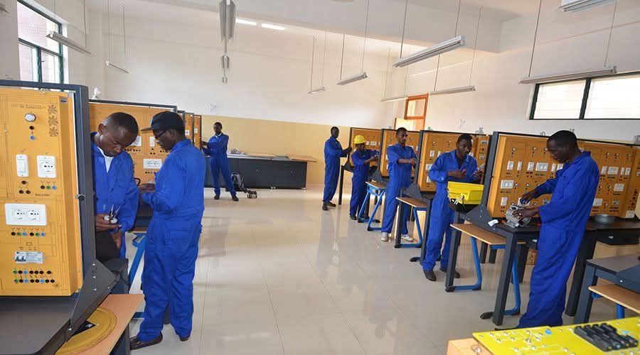 BREAKING: FG cancels ALL school fees at ALL 33 Federal Science and Technical Colleges starting 2025–2026.

Free tuition.
Free meals.
Free accommodation.
Monthly stipends.
National &amp; international certificates.
Startup loans or grants after graduation.

Basically, the children of