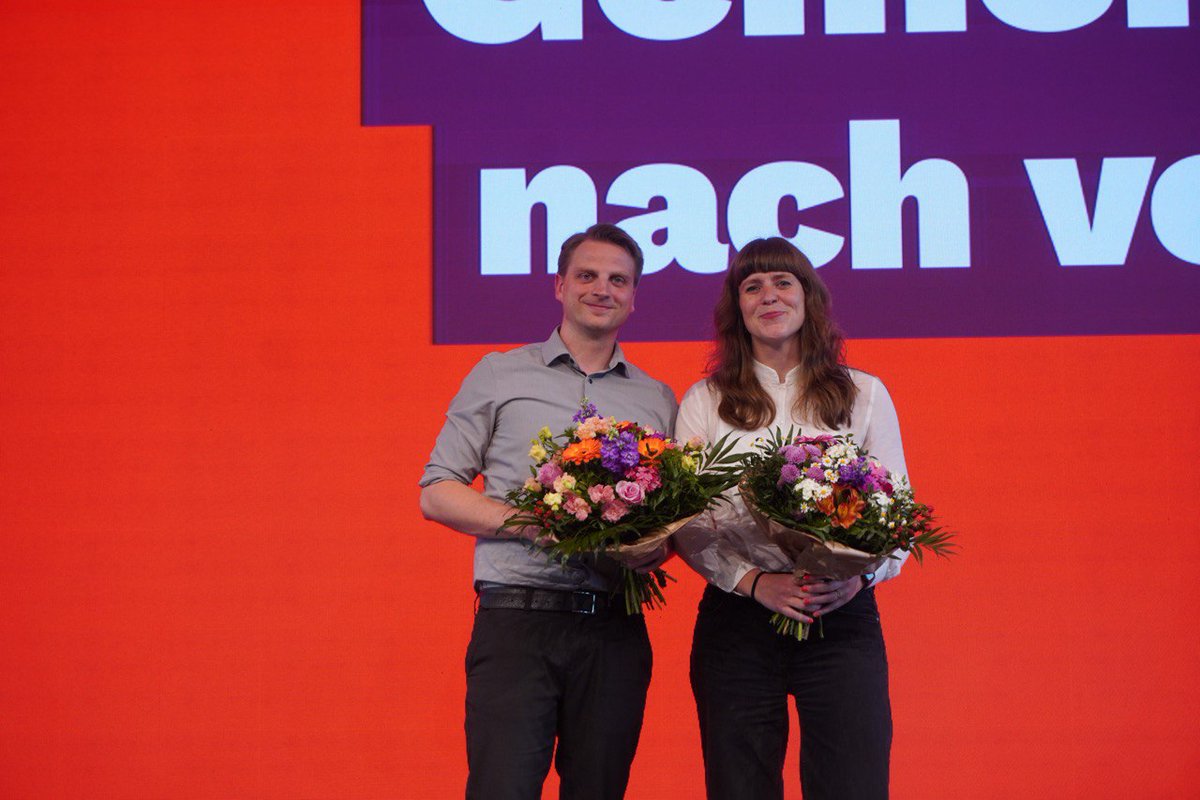 Die Linke Berlin (@dielinkeberlin) on Twitter photo Unsere neue Doppelspitze: <a href="/kerwolter/">Kerstin Wolter</a> und <a href="/Max__Schirmer/">Maximilian Schirmer</a> 🤩 Wir freuen uns auf eure Arbeit! #linkelpt 🚩 Unsere neue Doppelspitze: <a href="/kerwolter/">Kerstin Wolter</a> und <a href="/Max__Schirmer/">Maximilian Schirmer</a> 🤩 Wir freuen uns auf eure Arbeit! #linkelpt 🚩