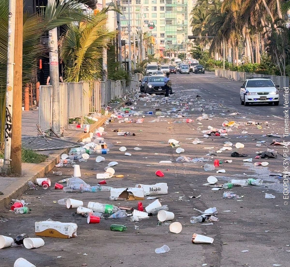 ElSoldeGuerrero's tweet photo. Así amaneció nuestro #Acapulco ☹️ gracias Aca-Motos. #Guerrero #México https://t.co/zdvQgslJ6j