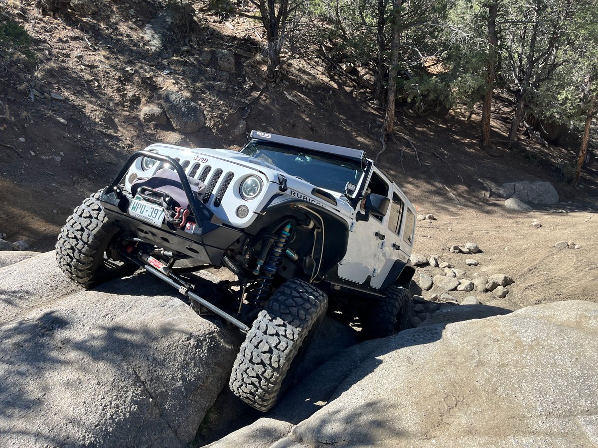 traildamage's tweet photo. Brian broke a weld on his sway bar, but the day on Yansing Gulch was still perfect.  https://t.co/ei0a8s9BdT https://t.co/KN4Btt1EXp