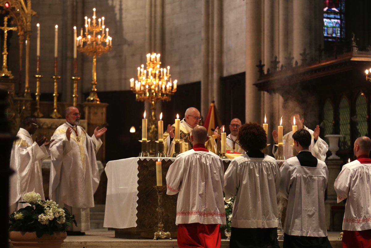 m100s_aw's tweet photo. La digne et magnifique liturgie catholique  🇻🇦 https://t.co/zyysJoAzEH