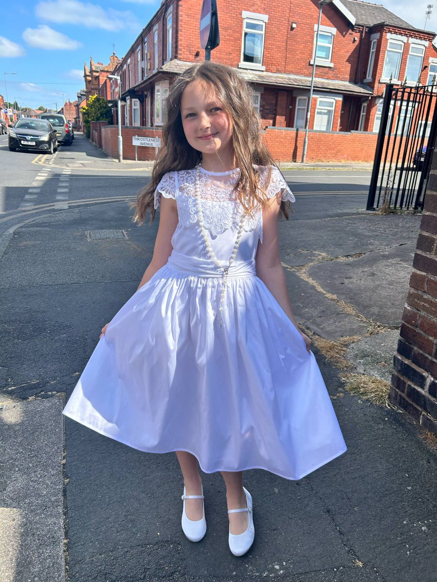 warbyjane69's tweet photo. Holy Communion Day for my girl ! 👧🏻 https://t.co/bwZxXhzd6c