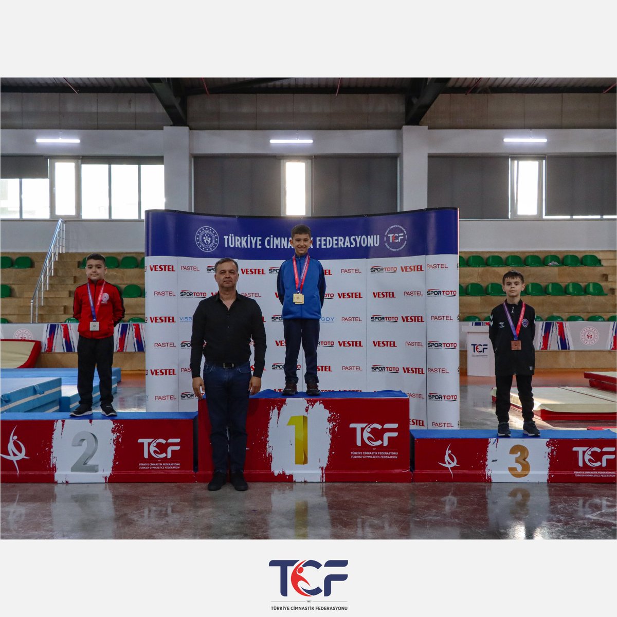 turkcimfed's tweet photo. Trampolin Cimnastik Kulüpler Arası Minikler Türkiye Şampiyonası / İstanbul

Erkekler Bireysel
🥇 Mustafa Gökalp Kumru (Çankırı G.S.K.)
🥈 Çağan Akdoğan (Antalya G.S.K.)
🥉 Muhammed Temel Özer (Samsun Ci̇mnasti̇k S.E.M. S.K.)

Sporcularımızı Tebrik Ederiz. 🤸‍♀️ https://t.co/FnV7WS5jgZ