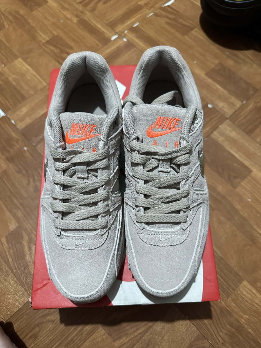 nessiueo's tweet photo. WTS
BNIB Nike Air Max Command Original
Warna khaki/gold
Bahan suede
Size US 7.5 / EUR 38.5 / 24.5 cm
Bisa toko oren/ijo

700k nego tipis

#wtsnike #bnib #jualnike #nikeairmax https://t.co/ibJo8Y4jv2