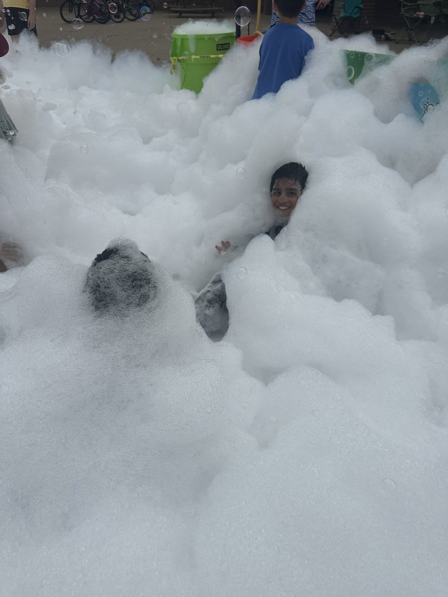 Field day fun at MKB <a href="/MKBMavs/">Mockingbird Elem</a> <a href="/DrJADawes/">Julie Dawes, Ed.D.</a>