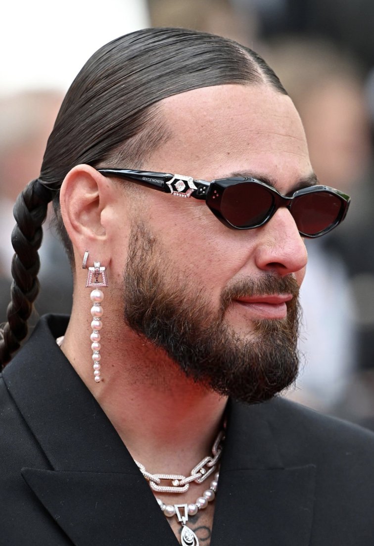 LaModeUnknown's tweet photo. SCH really elevated the bar for men's HAIR styles at Cannes Film Festival.🪡 https://t.co/5VDjeDJx6L