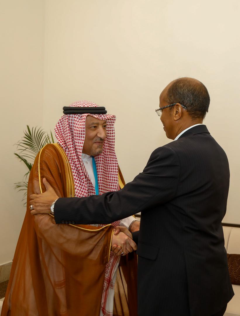 _AfricanUnion's tweet photo. H.E. @ymahmoudali, the Chairperson of the AU Commission met with H.E.  Mr. Waleed El Khereiji, Deputy Minister of Foreign Affairs of the  Kingdom of #SaudiArabia on the sidelines of the Arab League in Baghdad,  for fruitful discussions on enhancing the Kingdom’s partnership and  support to the African Union’s efforts in promoting peace, development,  and regional integration.

Read @ https://t.co/z2C9GBWT11