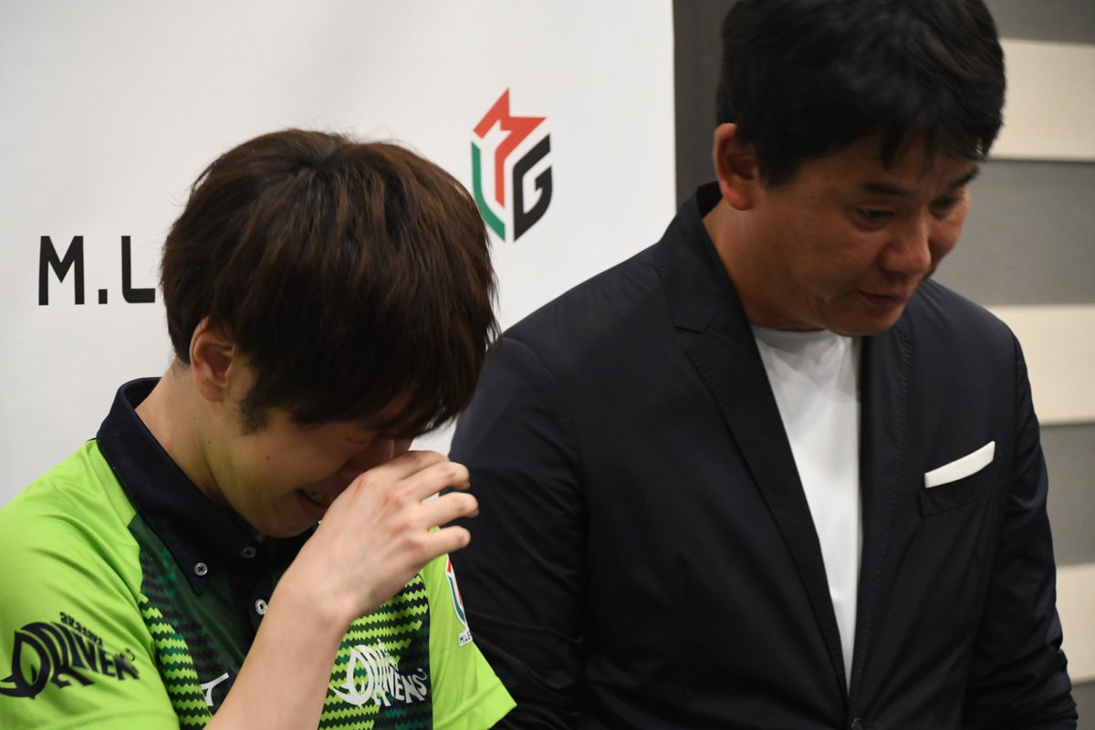 asahi_mahjong1's tweet photo. 渡辺太
「セミファイナル終盤から相当苦しい展開が続いて。正直来る途中も、自然と涙が出たりとかもあった。すみません…」
途中、涙を流し、隣の越山監督が肩をたたいて励ます場面も。
「このチームで戦えて本当に良かった。もし来年以降も戦えるのであれば、活躍できるように今日から頑張りたい」 https://t.co/KgS5Mjwmad