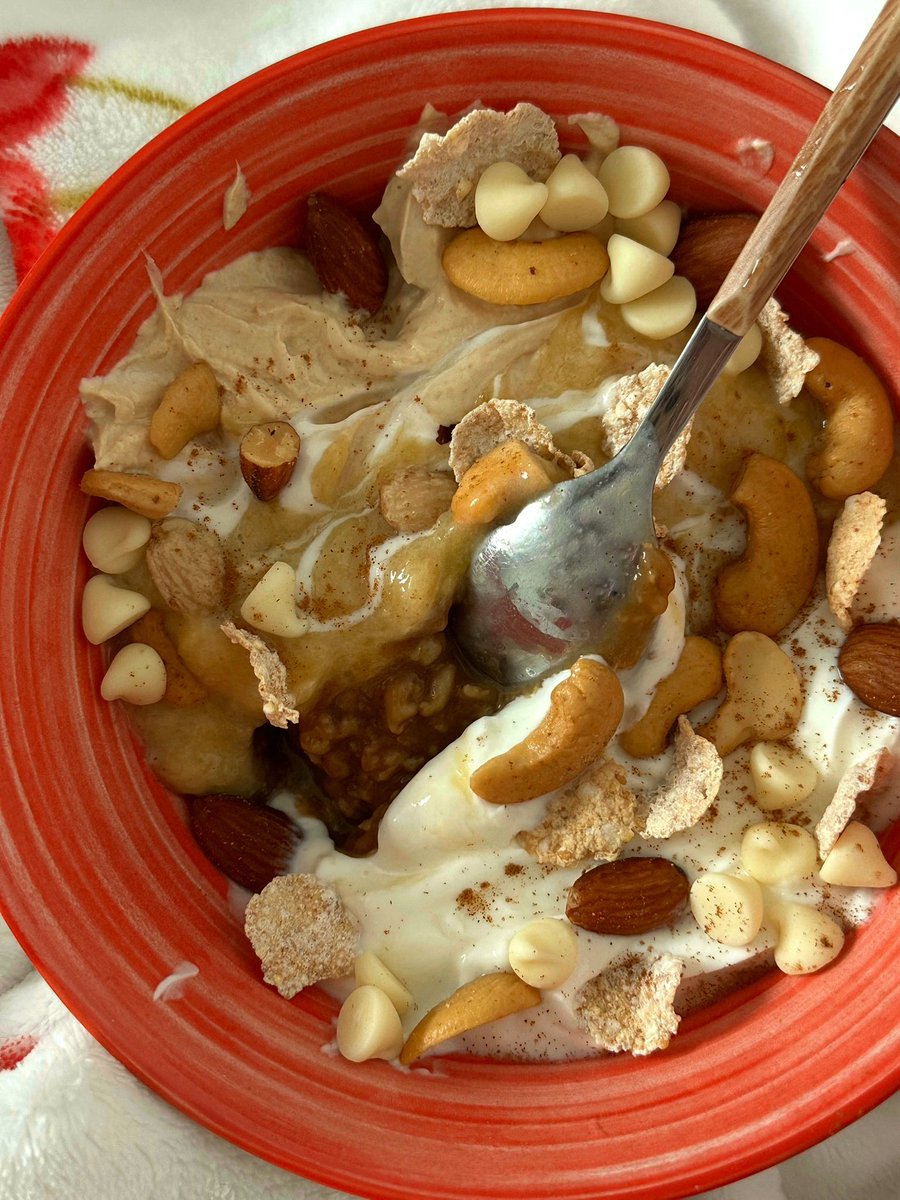 c0ll4rr's tweet photo. spiced chai oats to cure hangover 🫖🫖🫧 #foodtwt https://t.co/4UUQ97O8i0