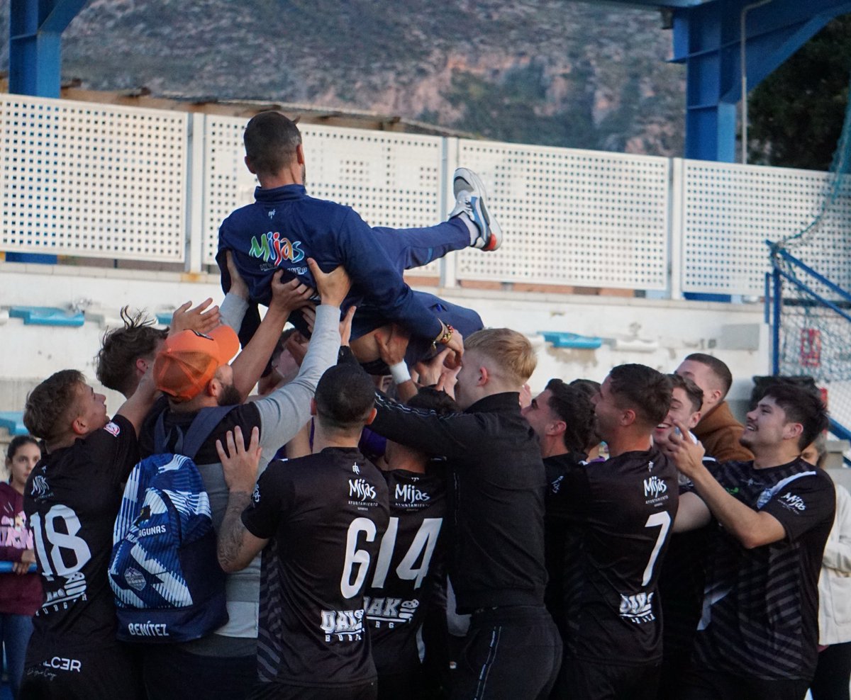 Esteban muñoz tweet media