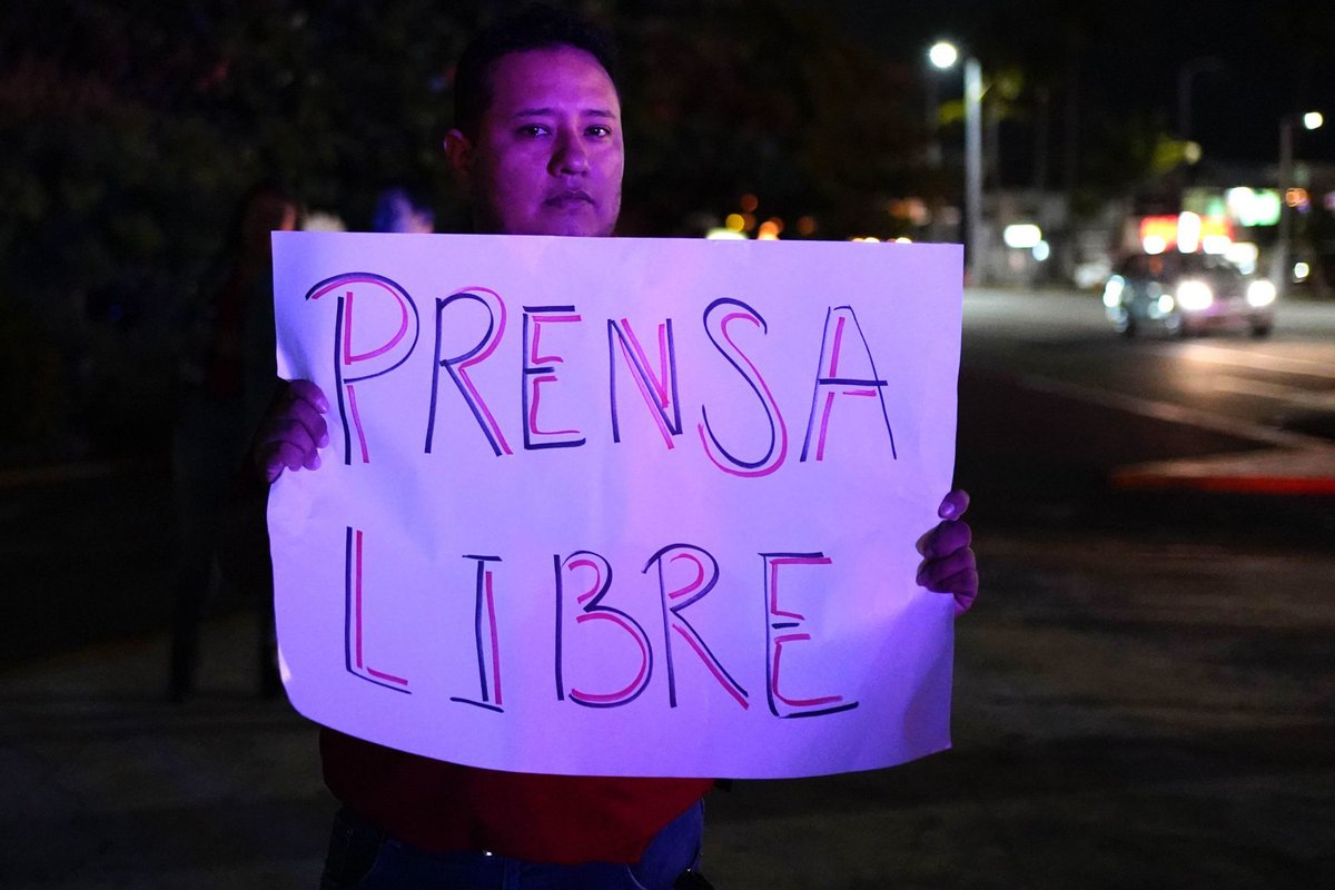 article19mxca's tweet photo. 🚨🇲🇽 #México

Un periodista fue condenado por la justicia electoral por violencia política de género, tras reportar sobre nepotismo en #Veracruz.

ARTICLE 19 urge al @TEPJF_informa a revocar esta sentencia que pone en riesgo al periodismo:

https://t.co/pc4QlWCcwP https://t.co/J4O7yH4WLn