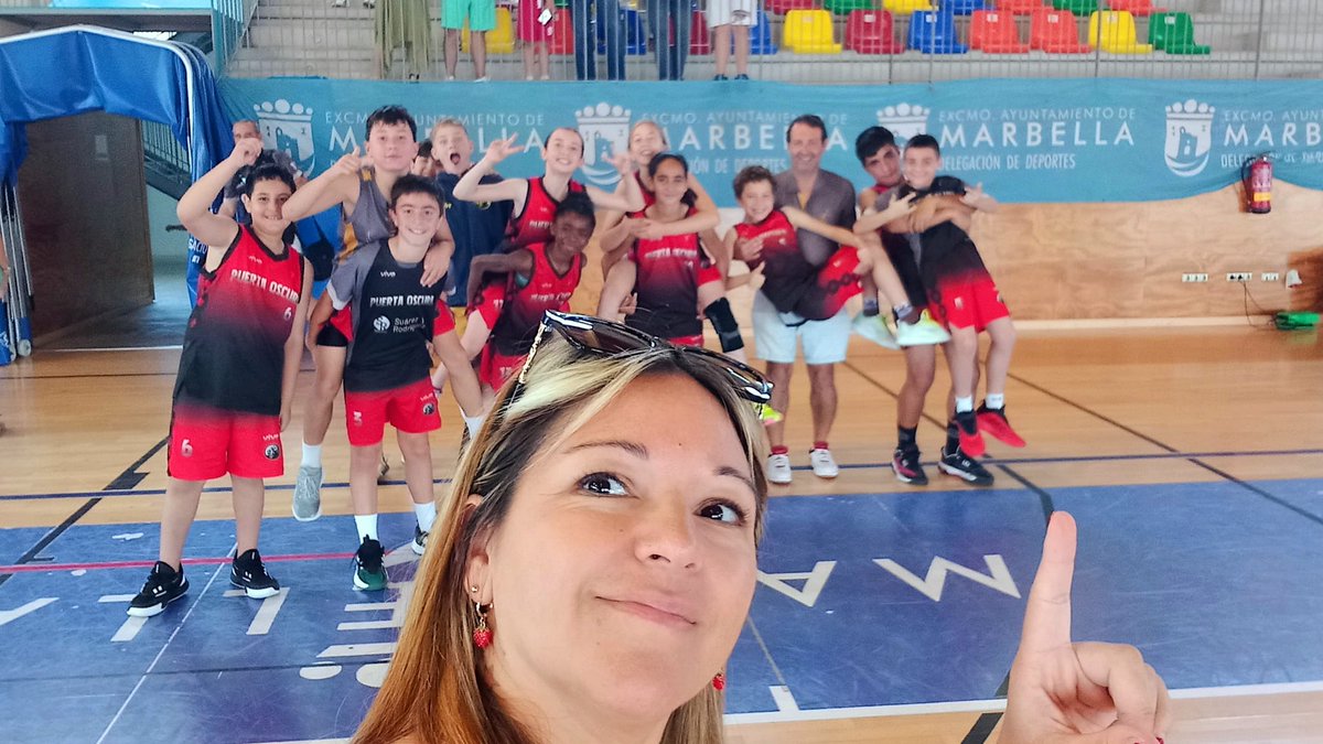 PacoGuiradoEF's tweet photo. Nuestro Mini @CDJPuertaOscura viajaba hasta Marbella 🚌, con varias bajas importantes 🤕… pero eso no nos detuvo.
Lucharon cada balón, no bajaron los brazos nunca y… ¡VICTORIA ÉPICA! 🏀🔥
Este equipo tiene garra y corazón… ¡Menuda demostración!
#ModoPlayOff #OrgulloMini https://t.co/uV9PfoZlNG