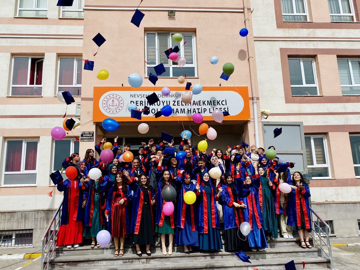 DerinkuyuL's tweet photo. 2024-2025 Eğitim Öğretim yılında mezun olan öğrencilerimiz için konferans salonumuzda anlamlı bir tören düzenlendi.
Mezuniyet törenine İlçe Kaymakamımız Sn. Esra BOZAN, İlçe Milli Eğitim Müdürü Yavuz Selim YILDIRIM, Kurum müdürleri, Okul idaresi, Öğretmenler ve Veliler katıldı. https://t.co/dXaHG2md41