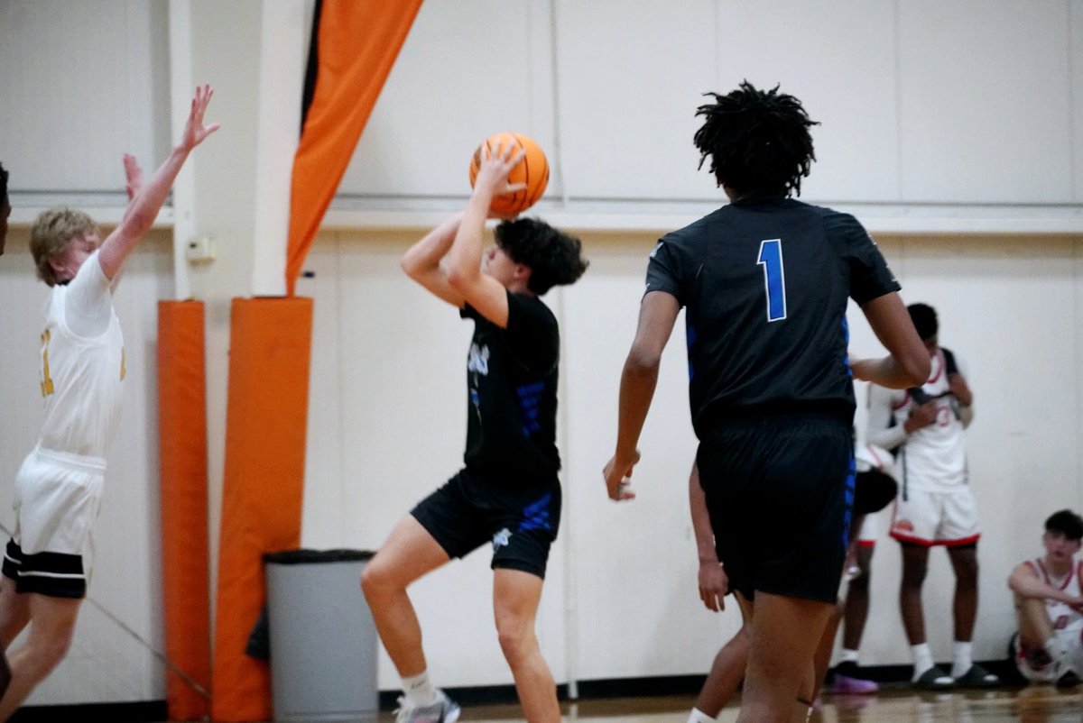 2028TennesseeMarathon (@2028tnmarathon) on Twitter photo Tennessee Marathon 2028 off to a good start at the Sweet 16 with a 59-42 victory <a href="/lkinnard5/">Lucas Kinnard</a> leading the way with 16 and 11 game <a href="/OntheRadarHoops/">Shun Williams</a> Tennessee Marathon 2028 off to a good start at the Sweet 16 with a 59-42 victory <a href="/lkinnard5/">Lucas Kinnard</a> leading the way with 16 and 11 game <a href="/OntheRadarHoops/">Shun Williams</a>