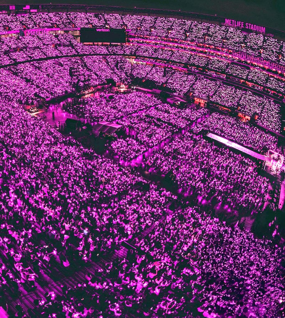 Fiiko's tweet image. A esto se le llama sold out, no a mañana será podrido! 🤡